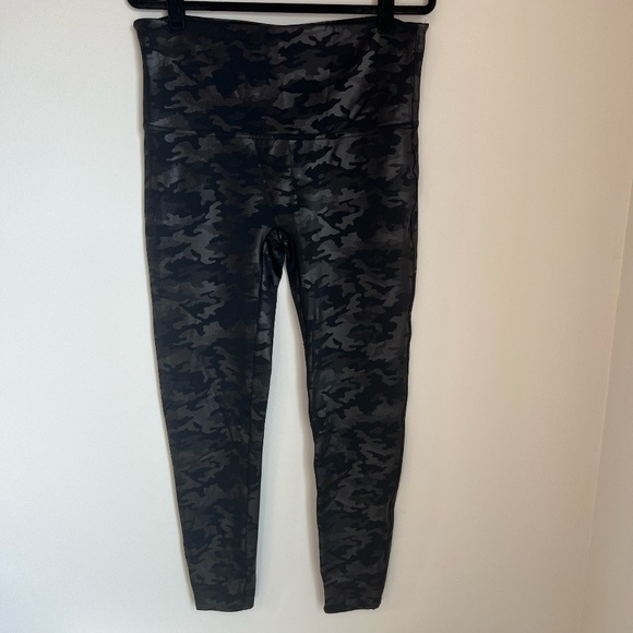 Spanx Pants - Spanx Womens Camo Leggings Black Shine Wide Compression Waistband Stretch Sz 2XL